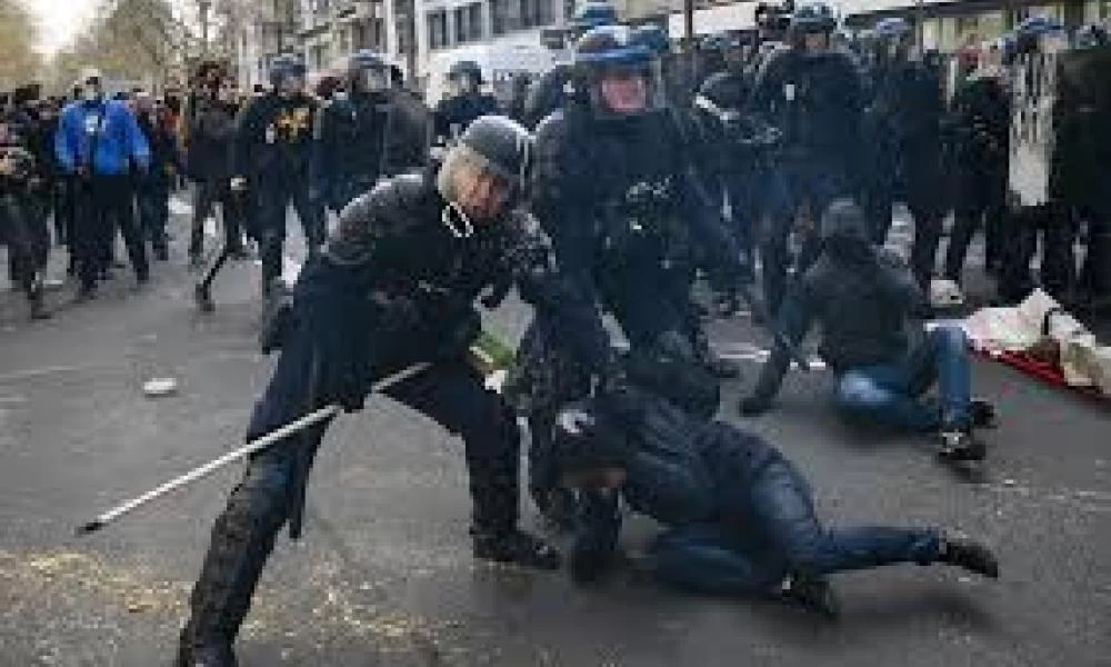 Γαλλία: Επεισόδια στο Παρίσι για την ''Καθολική Ασφάλεια''